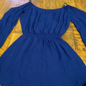 Scoop, blue color, 💯 silk. Good condition.